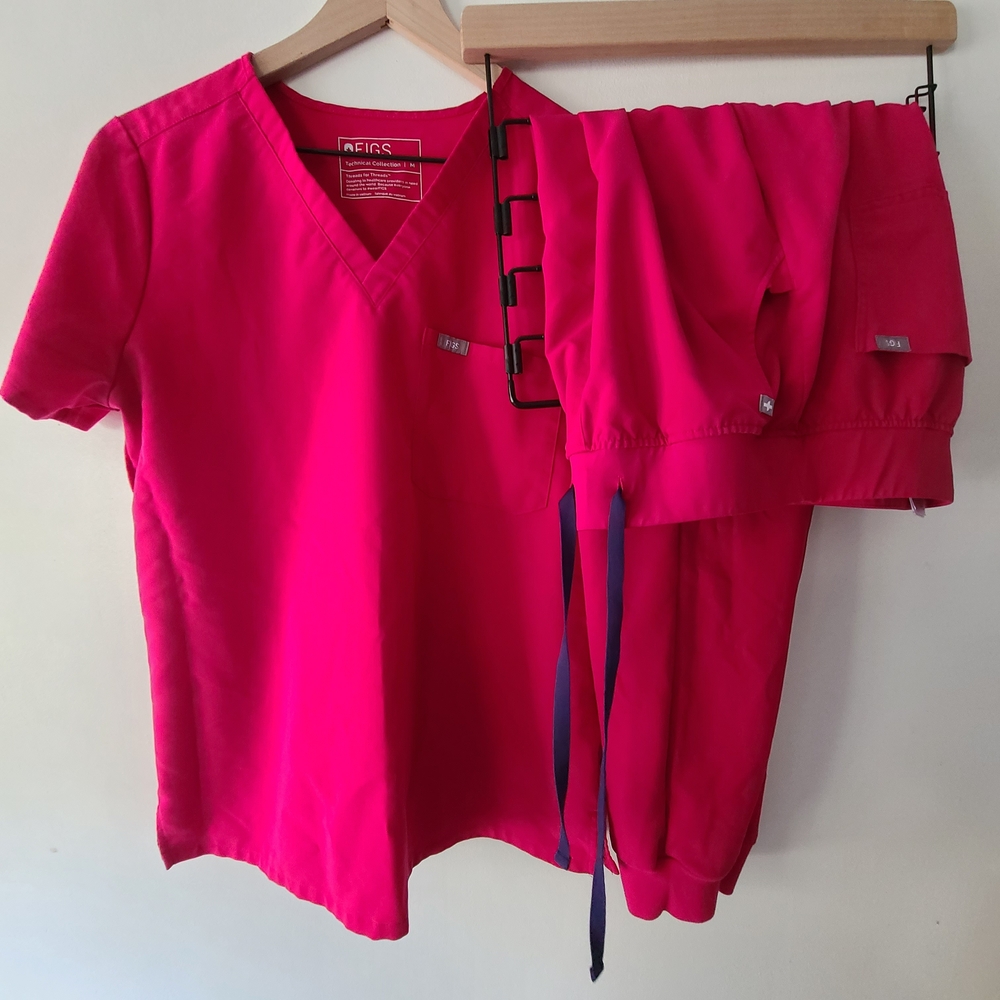 FIGS Ultra Rose Scrub Set M Top and M Tall Joggers